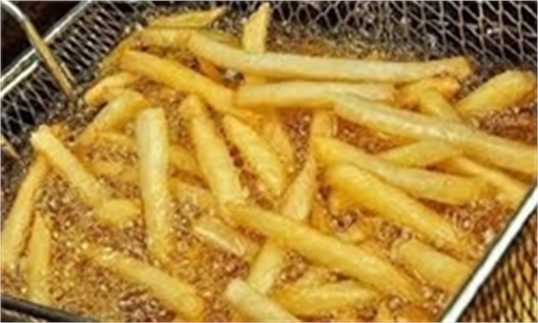 مدیرکل دفتر بهبود تغذیه جامعه وزارت بهداشت مطرح کرد هشدار در مورد مصرف نمک، چربی و قند روزانه ایرانی‌ها