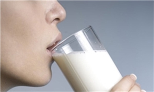 مدیر کل دفتر بهبود تغذیه جامعه وزارت بهداشت: در هوای آلوده شیر و لبنیات کم چرب مصرف کنید