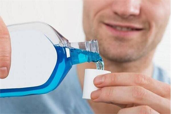 استفاده از دهانشویه‌ ریسک ابتلا به کرونا را کاهش می‌دهد
