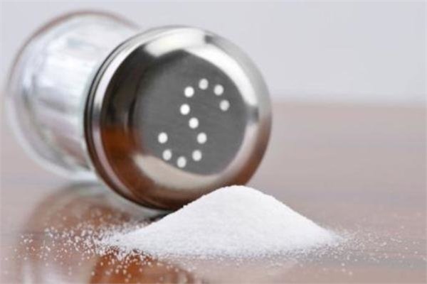 سرطان معده و پوکی استخوان از عوارض مصرف زیاد نمک