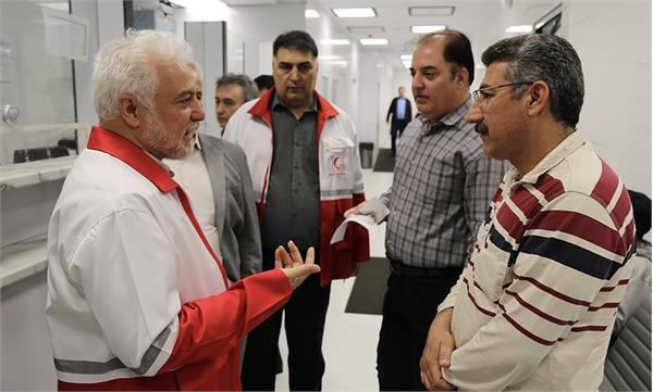 بازدید نوروزی مدیرعامل سازمان تدارکات پزشکی از داروخانه مرکزی شبانه روزی هلال احمر
