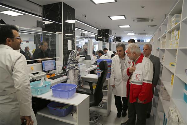 بازدید دکتر شانه ساز از داروخانه هلال احمر در ایام نوروز 2