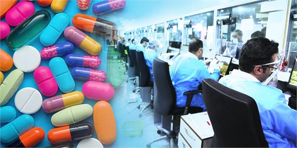 تأمین و توزیع داروهای بیماران کرونایی در داروخانه مرکزی هلال احمر