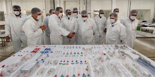 بازدید هیأت درمانی عراق و معاون وزیر کشور از خطوط تولید شرکت تجهیزات پزشکی هلال ایران