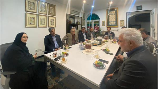 دیدار مدیرعامل سازمان تدارکات پزشکی با سرکار خانم دکتر رهیده؛ قدردانی از چهره‌ای ماندگار و تأثیرگذار در توسعه سازمان
