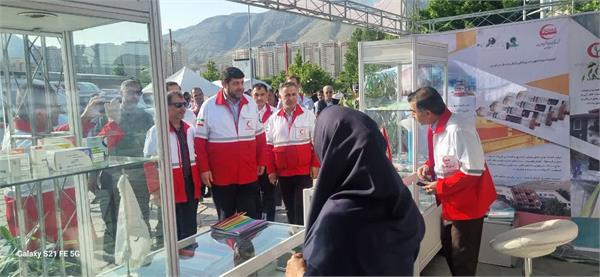 بازدید دکتر کولیوند از نمایشگاه توانمندی ها و دستاوردهای جمعیت هلال احمر  6