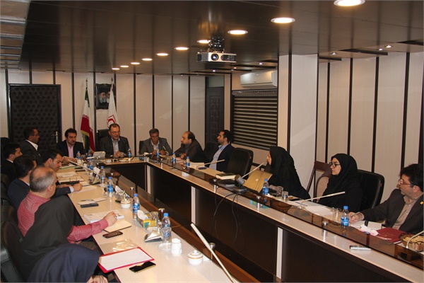 چهارمین جلسه شورای مدیران سازمان تدارکات پزشکی؛ دکتر فرجی: راه اندازی خط تولید هالوفایبر تا قبل از پایان سال/ تلاش برای تولید داروهای مورد نیاز کشور