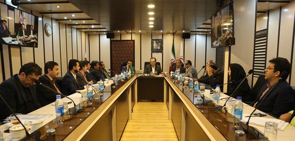 در چهاردهمین جلسه شورای مدیران سازمان مطرح شد؛ دکتر فرجی: بالا بردن سطح رضایت مردم در داروخانه ها از اولویت های سازمان است