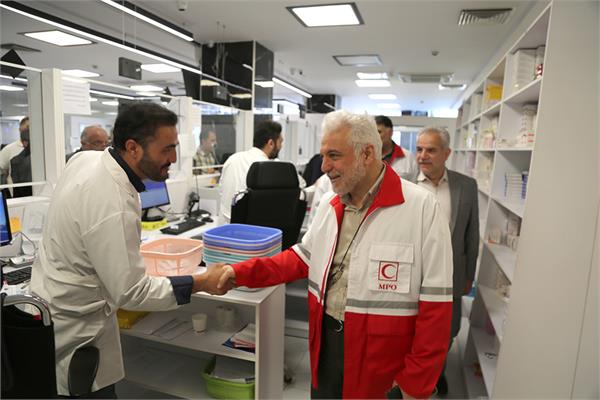 بازدید دکتر شانه ساز از داروخانه هلال احمر در ایام نوروز 1
