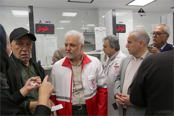 بازدید دکتر شانه ساز از داروخانه هلال احمر در ایام نوروز 9