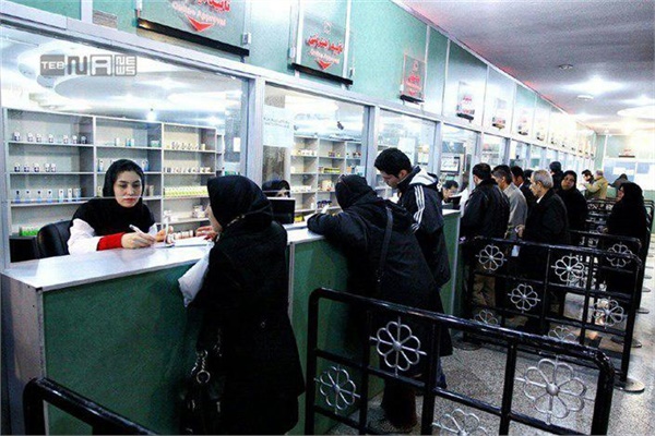 داروخانه‌های مرکزی و تک‌نسخه‌ای هلال‌احمر امروز باز است/ بیمه‌گری‌های مستقر در داروخانه طبق روال نسخ را تایید می‌کنند