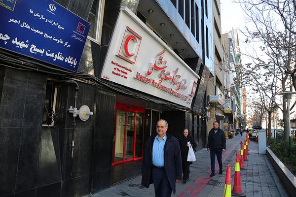 بازدید سرزده دبیرکل جمعیت هلال احمر از داروخانه مرکزی جمعیت هلال‌ احمر