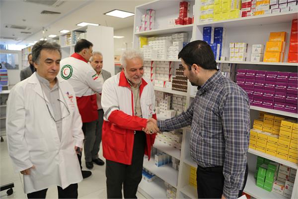 بازدید دکتر شانه ساز از داروخانه هلال احمر در ایام نوروز 3