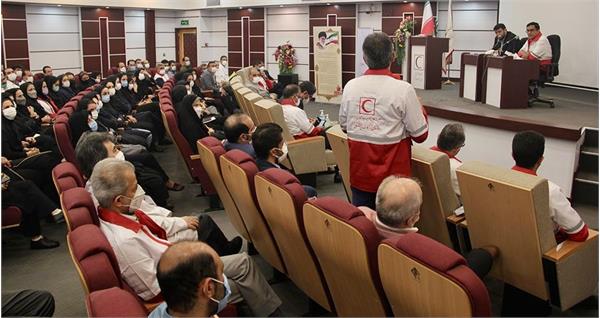 نشست صمیمانه رئیس جمعیت هلال احمر با کارکنان سازمان تدارکات پزشکی برگزار شد