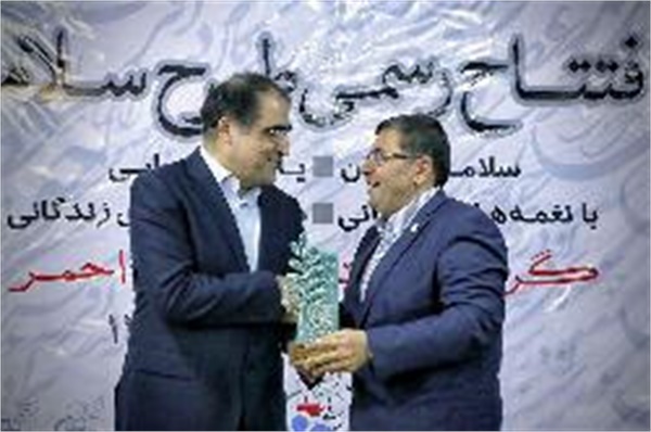 در جریان افتتاح رسمی طرح سلامت‌یار انجام شد: اهدای تندیس «نهال صلح» از سوی خانواده هلال‌احمر به وزیر بهداشت