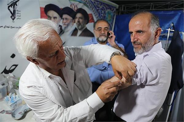 توزیع نمادین واکسن آنفولانزا در موکب جامعه پزشکی  7