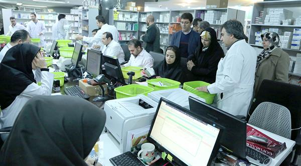 بازدید سرزده نماینده مجلس شورای اسلامی از داروخانه مرکزی هلال احمر