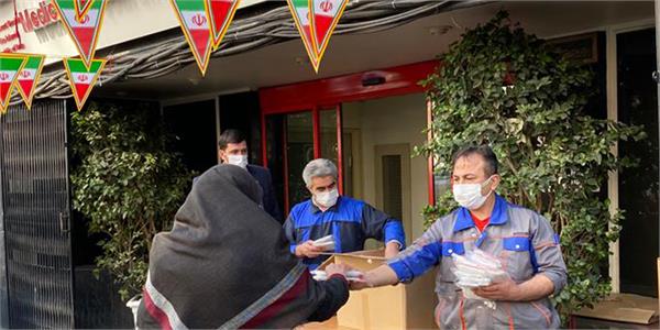 توزیع ماسک های بسته بندی شده به مناسبت فرارسیدن سالروز شکوهمند پیروزی انقلاب اسلامی