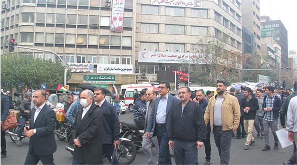 حضور مدیرعامل و کارکنان سازمان تدارکات پزشکی در مراسم راهپیمایی 13 آبان