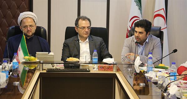 تجلیل فرمانده بسیج جمعیت هلال احمراز حضورفعال بسیجیان سازمان تدارکات پزشکی درعرصه خدمت رسانی