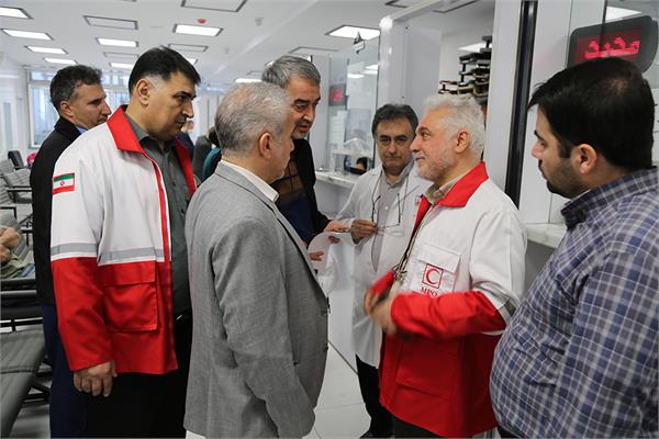 بازدید دکتر شانه ساز از داروخانه هلال احمر در ایام نوروز 10