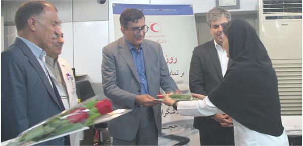 تجلیل از داروسازان داروخانه هلال احمر به مناسبت روز داروساز