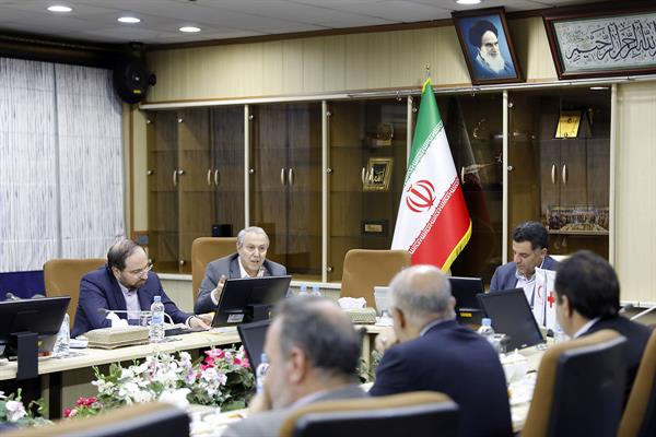 در جلسه شورای عالی جمعیت هلال احمر بررسی شد: راهکارهای تأمین داروی مورد نیاز داروخانه های هلال احمر در ماه های آینده